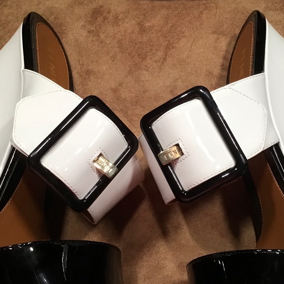 FENDI NIB AUTHENTIC WHITE & BLACK GENUINE PATENT LEATHER WEDGE HEEL SANDALS - Picture 12 of 17